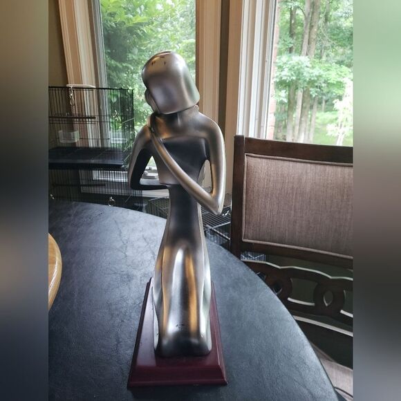 Mother & Daughter Statue - Picture 5 of 12